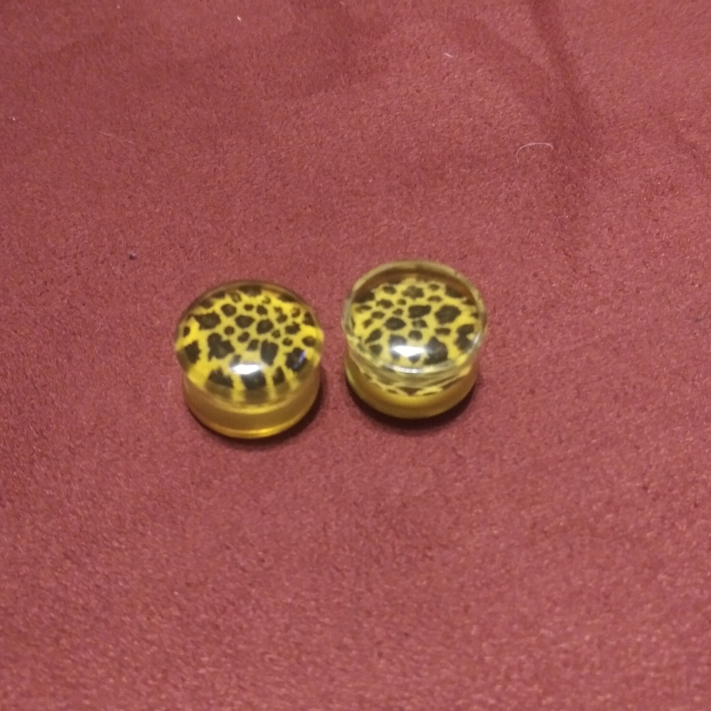 Leopard Print Acrylic 16mm Earring Plugs